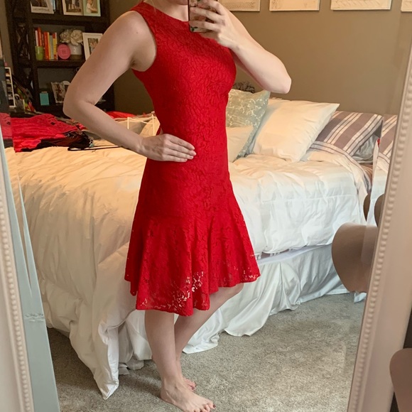 Red lace dress - Picture 2 of 3